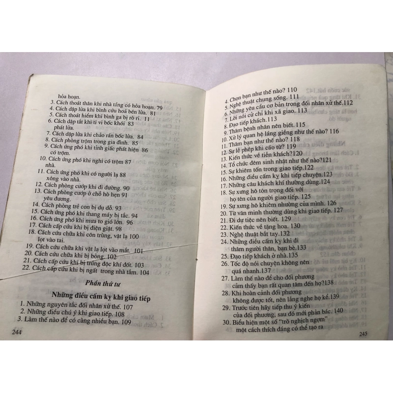 NHỮNG ĐIỀU CẤM KỴ VỀ NHÀ Ở HIỆN ĐẠI ( sách dịch) - 250 trang, nxb: 1999 305432