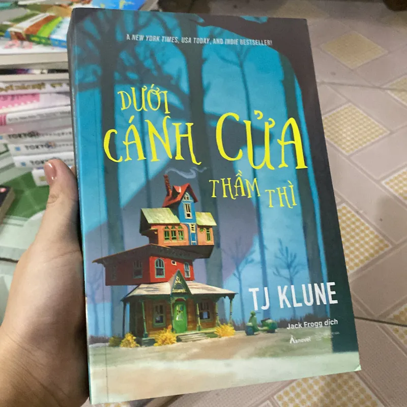 Dưới cánh cửa thầm thì  729274