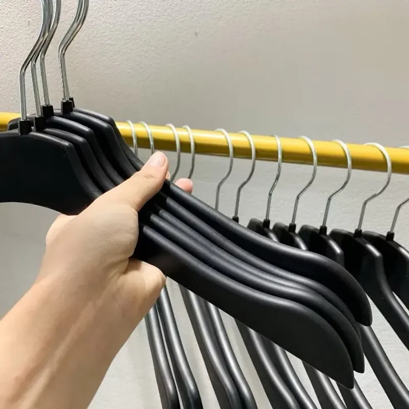 Combo 15 móc nhựa 44cm vai dẹt màu đen, đầu móc xoay 360 độ 589577