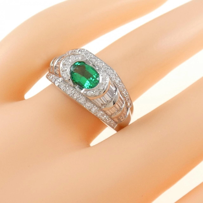 Nhẫn Ngọc Lục Bảo 750WG 670620