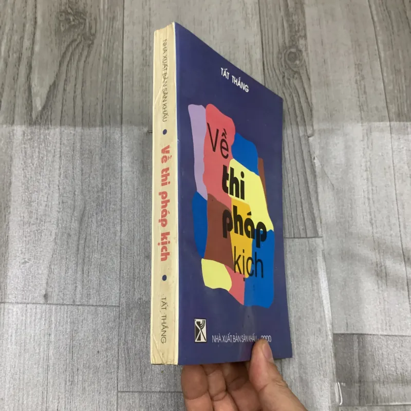 Về thi pháp kịch - tất thắng. Có chữ ký tặng. 3b2 1040624
