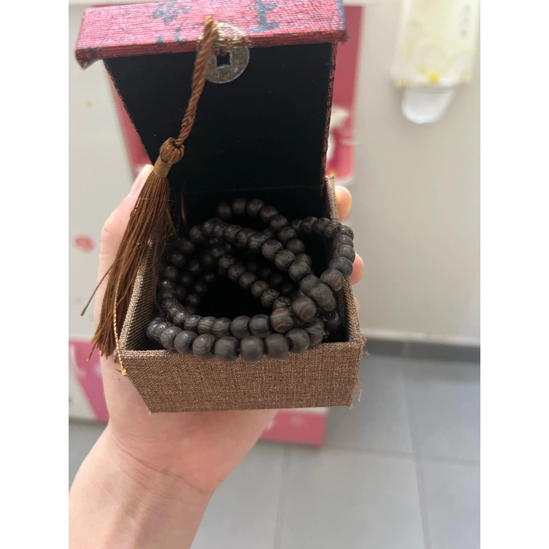 Vòng gỗ trầm kèm hộp sang xịn 528120