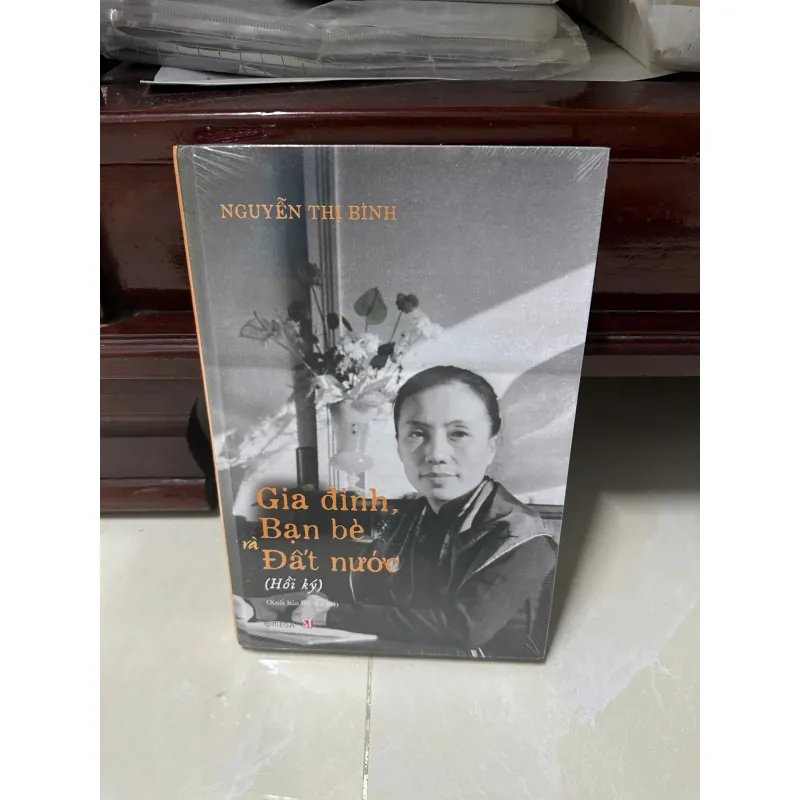 Gia đình, Bạn bè và Đất nước (Hồi ký) - Nguyễn Thị Bình (Bìa cứng) 575318