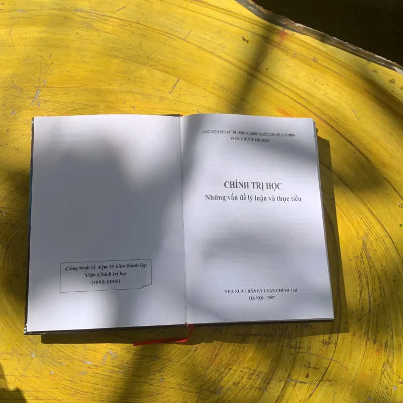 CHÍNH TRỊ HỌC NHỮNG VẤN ĐỀ LÝ LUẬN VÀ THỰC TIỄN 784235