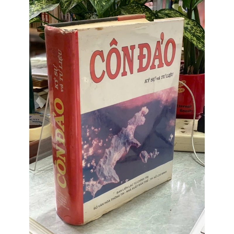 CÔN ĐẢO KÍ SỰ VÀ TÀI LIỆU 496036