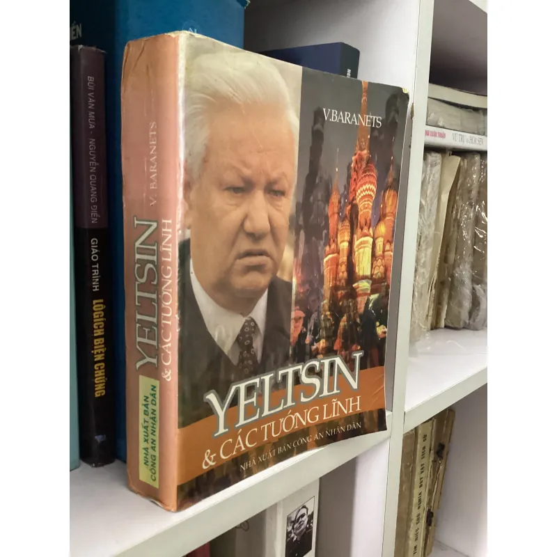 Yeltsin và các tướng lĩnh 992470