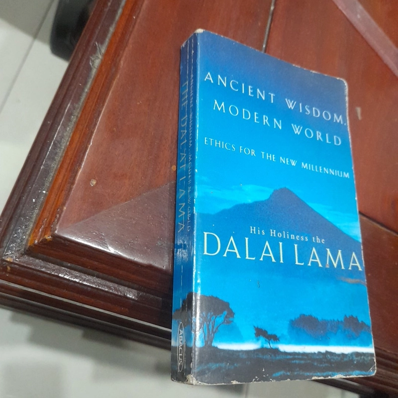 ANCIENT WISDOM, MODERN WORLA - ethics for the new millennium 518879