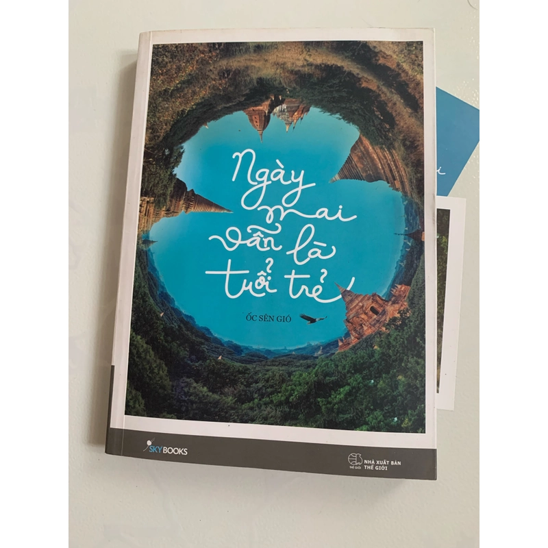 Hồi ký du lịch Ngày mai vẫn là tuổi trẻ + bookmark và postcard còn mới 462154