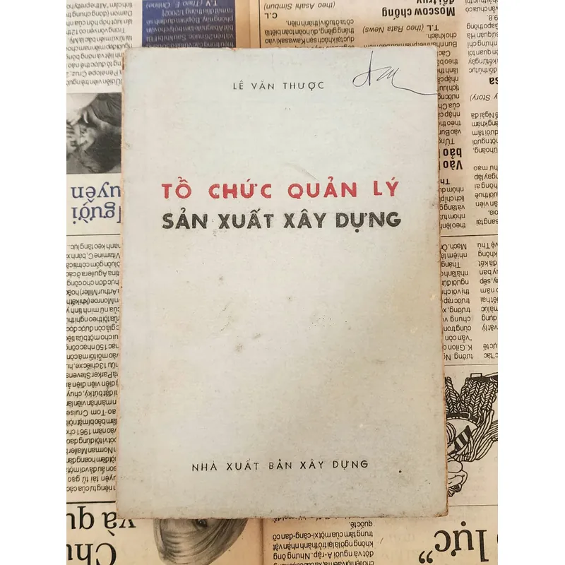 TỔ CHỨC QUẢN LÝ SẢN XUẤT XÂY DỰNG - NXB Xây Dựng 1986 (Tác giả: Lê Văn Thược) 711416
