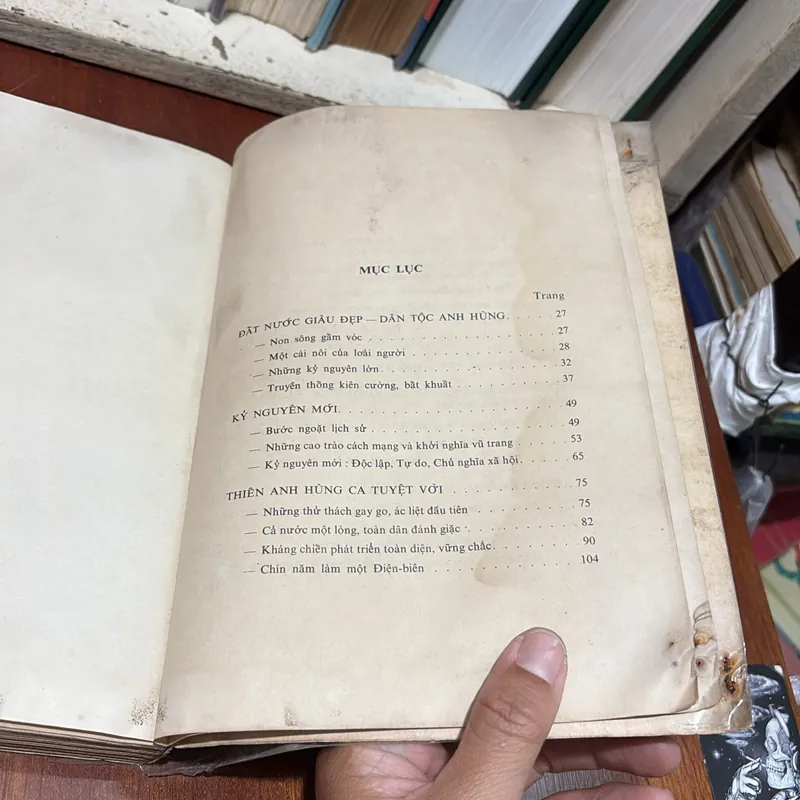 II Lịch Sử: Việt Nam _ Đất Nước Anh Hùng - 1975 724645