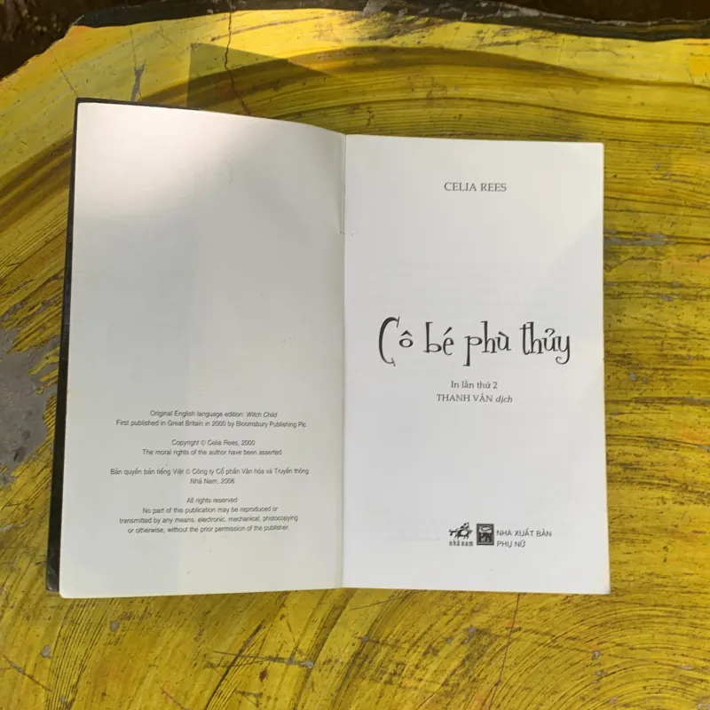 CÔ BÉ PHÙ THUỶ - CELIA REES 752675