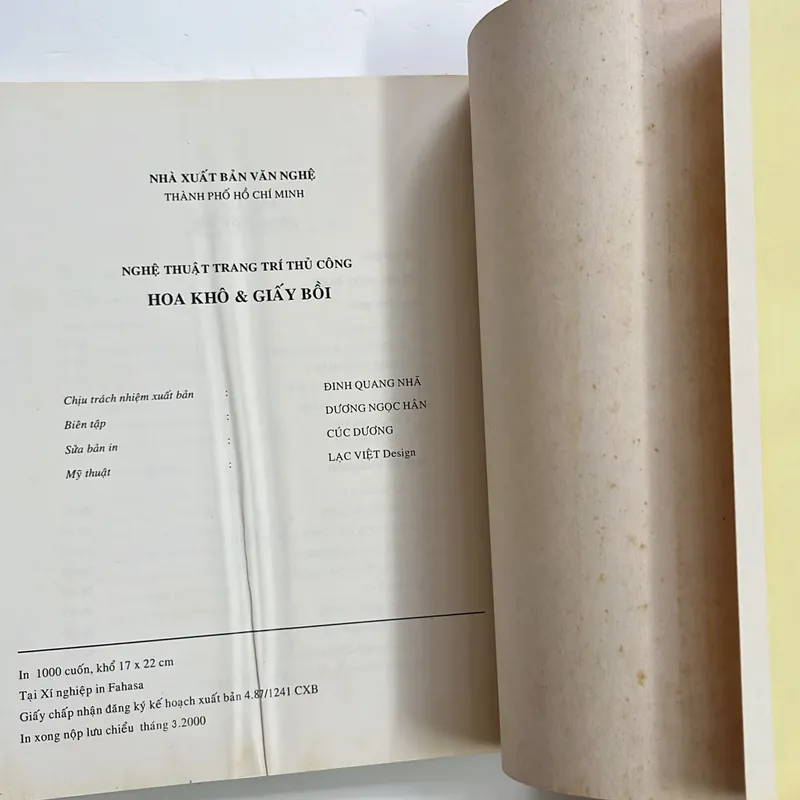 Bán sách cũ – Hoa khô & Giấy bồi – Quốc Tuấn (dịch) 593164