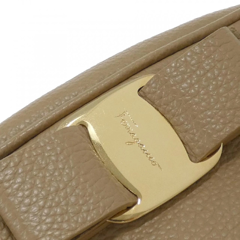 Túi xách vai VARA RWCC 21 H498 của Salvatore Ferragamo 610496