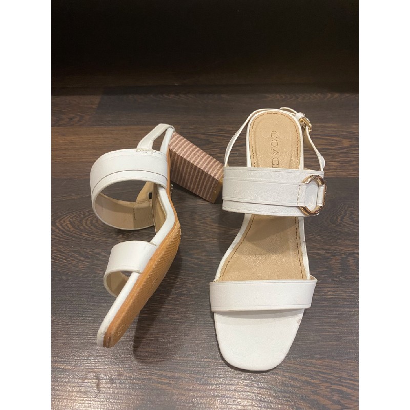 Sandal Coach màu trắng 8p size 36 gót vuông  12940