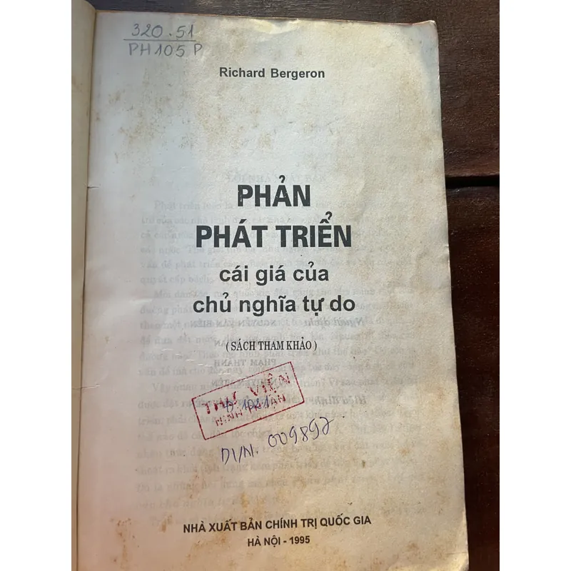 Phản phát triển cái giá của chủ nghĩa tự do: Sách tham khảo  Bìa trước Richard Bergeron  698354