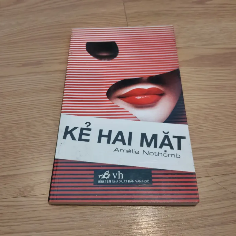 Kẻ hai mặt - Amélie Nothomb 572720