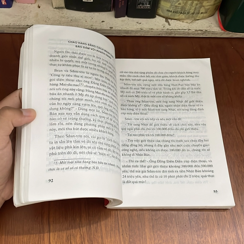 II Sách Kỹ Năng: Thuật Lấy Lòng Người Trong Kinh Doanh - 2003 525278
