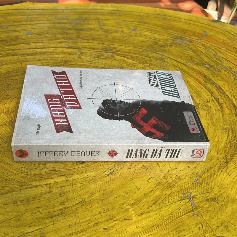 COMBO JEFFEREY DEAVER: DỮ LIỆU TỬ THẦN & HANG DÃ THÚ 748887