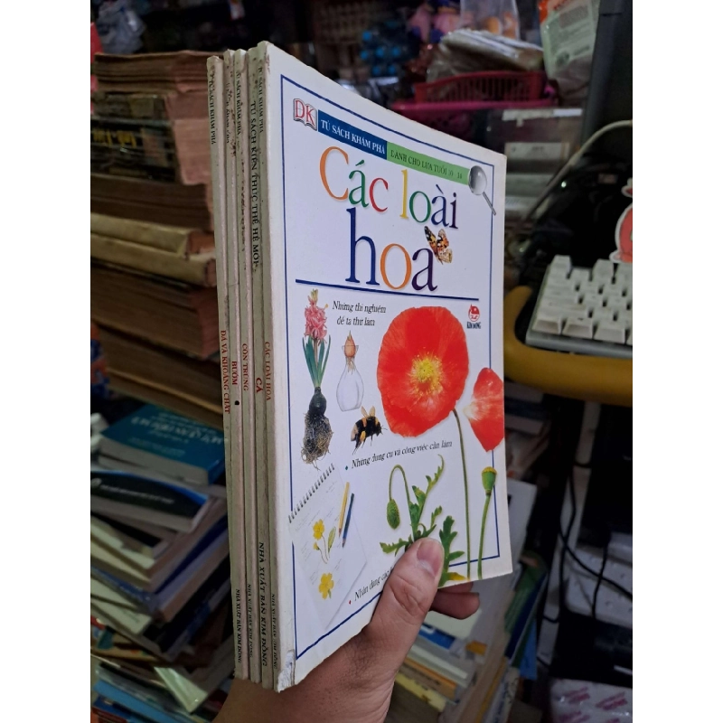 Các loài hoa, cá, côn trùng, bướm, đá và khoáng chất - mới 80% bẩn nhẹ - KHOA HỌC ĐỜI SỐNG - HCM0111 920859