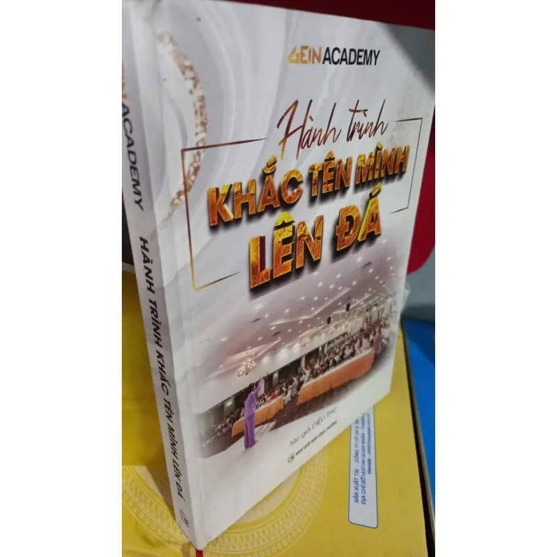 hành trình khắc tên mình lên đá 927832