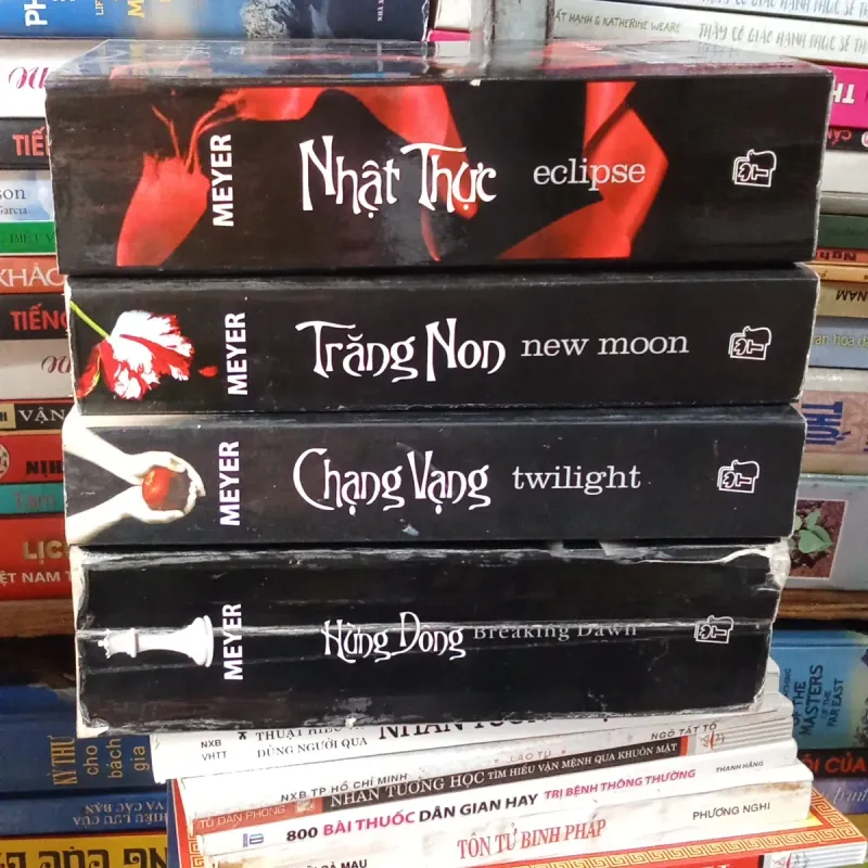 Chạng Vạng+Trăng Non+Nhật Thực+ Hừng Đông - Stephenie Meyer  976712