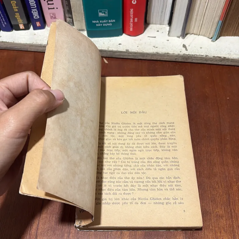 II Sách Xưa: Thơ NICÔLA GHIDEN - Xuân Diệu (Giới Thiệu Và Dịch) - 1981 754405