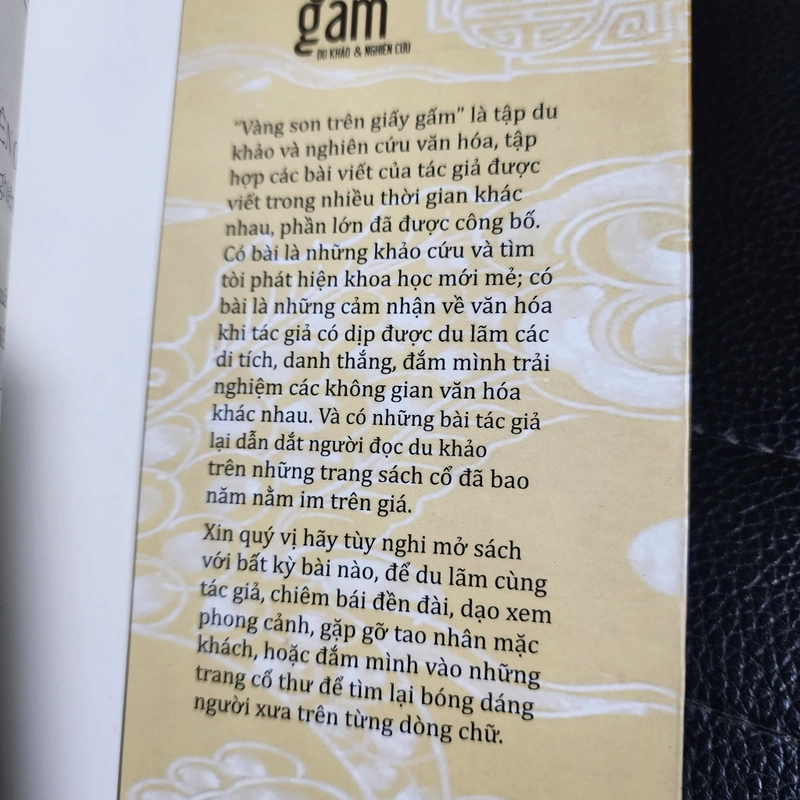 Vàng son trên giấy gấm | Chữ ký. Triện TS Nguyễn Xuân Diện 525377