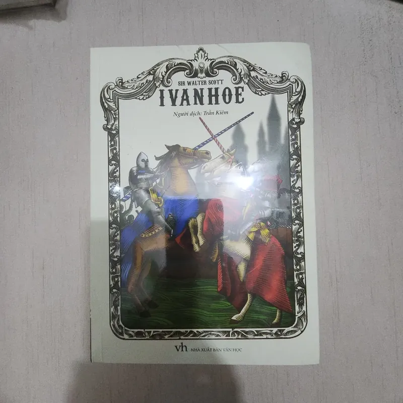 Sách Ivanhoe mới 99% 715548