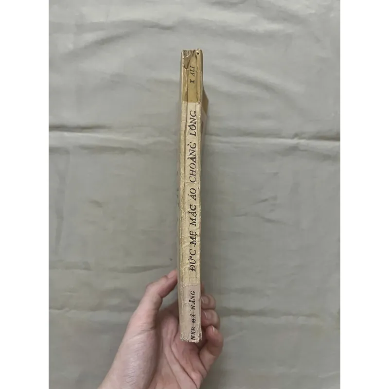 ĐỨC MẸ MẶC ÁO CHOÀNG LÔNG - Sabahattin Ali 993413