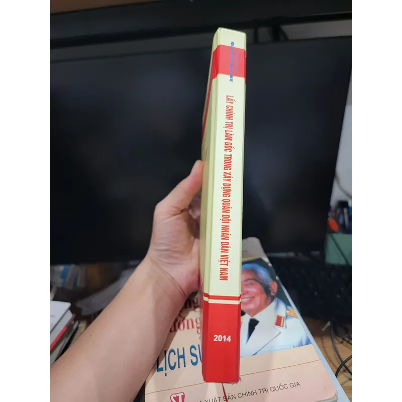 Lấy chính trị làm gốc trong xây dựng quân đội nhân dân Việt Nam  718673