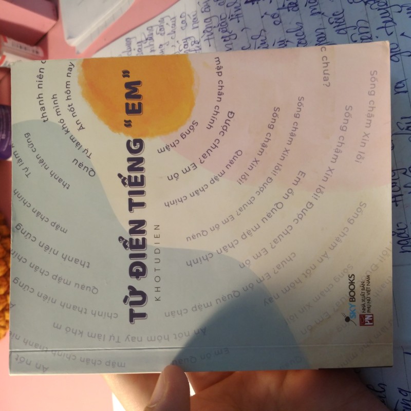 Sách Từ điển tiếng " em " vẫn tốt không có trầy xước , được tặng thêm con bạch tuộc 163719