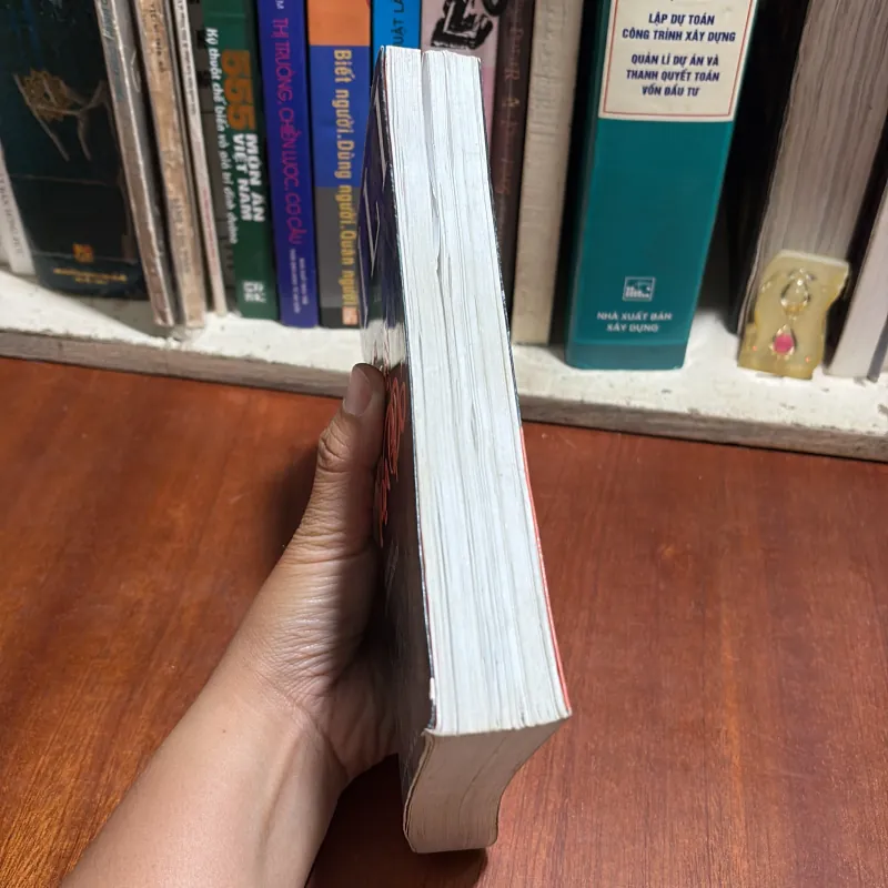 [Ruột Sách Có Gạch Và Note Bằng Bút Chì] - Tiểu Thuyết, Trinh Thám, Kinh Dị: Trại Hoa Đỏ 927231