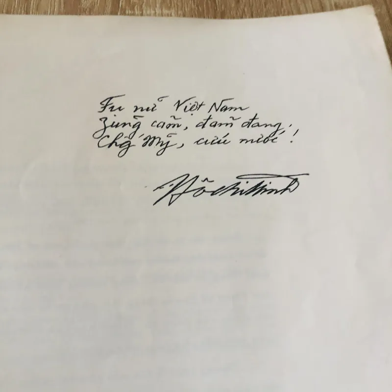 MỘT SỐ HÌNH ẢNH BÁC HỒ VỚI PHỤ NỮ  1019126