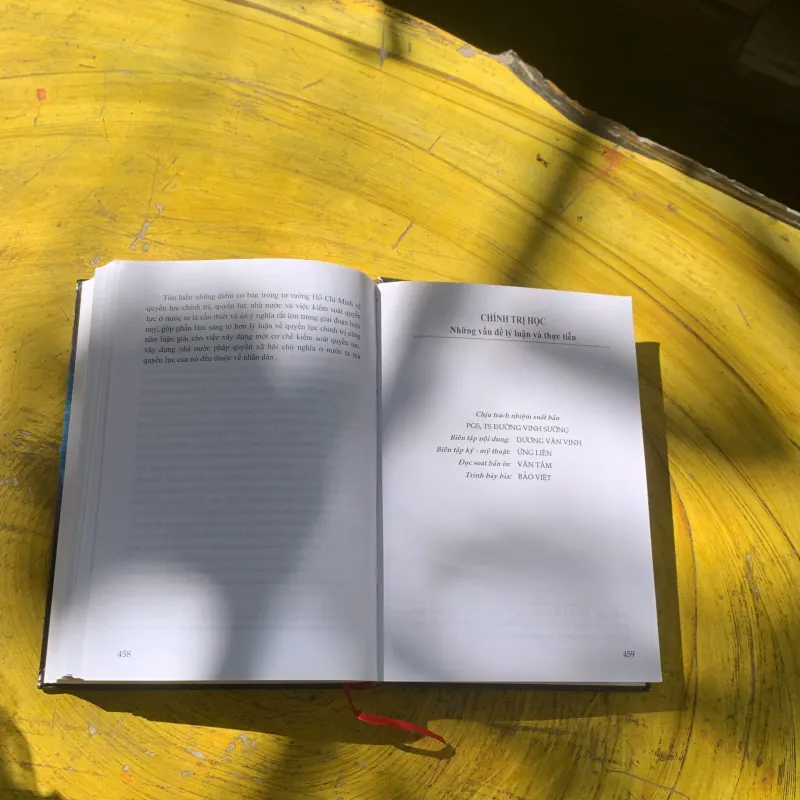 CHÍNH TRỊ HỌC NHỮNG VẤN ĐỀ LÝ LUẬN VÀ THỰC TIỄN 784235