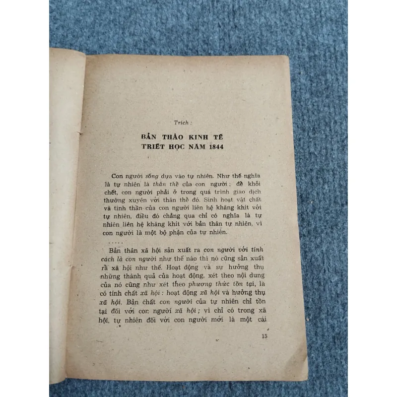 VỀ XÂY DỰNG CON NGƯỜI MỚI XÃ HỘI CHỦ NGHĨA 688744