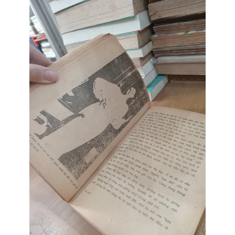 Dĩa bay và những cuộc chạm trán với khách lạ ngoài trái đất - Nguyễn Xuân Thủy 1025876