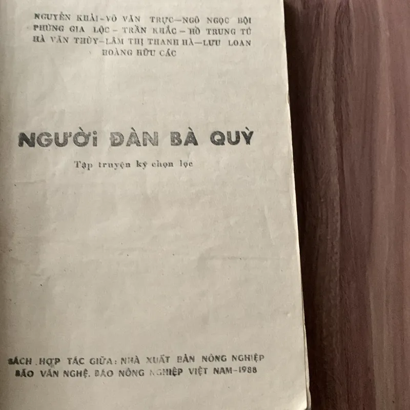 Người đàn bà quỳ, tập truyện-ký chọn lọc, in năm 1988 610749