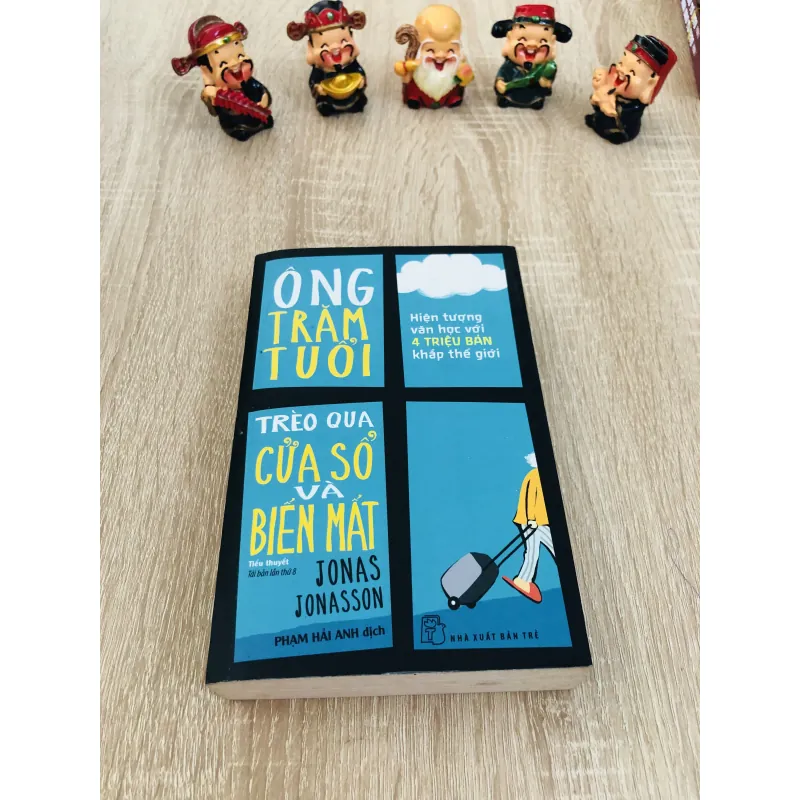 Ông trăm tuổi trèo qua cửa sổ và biến mất  931921