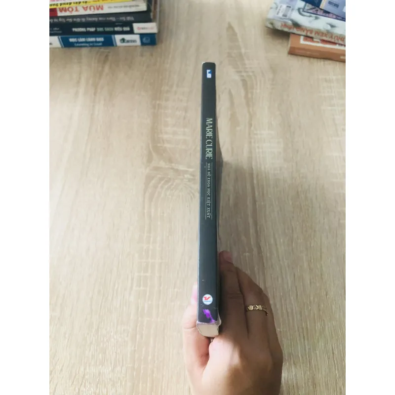 MARIE CURE NHÀ NỮ KHOA HỌC KIỆT XUẤT  1027803