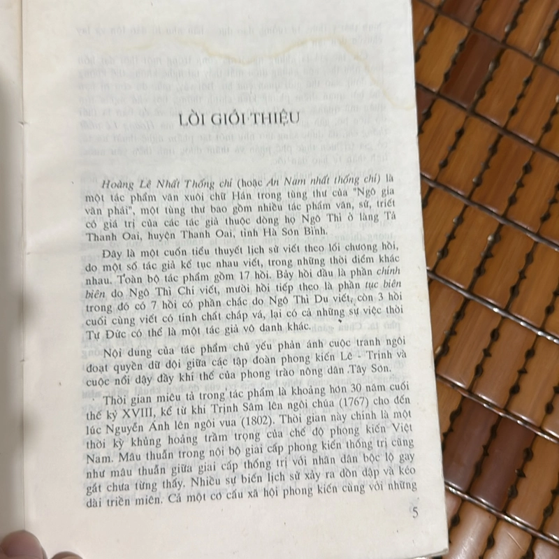 Hoàng Lê Nhất Thống Chí - Ngô agia Văn Phái 521759