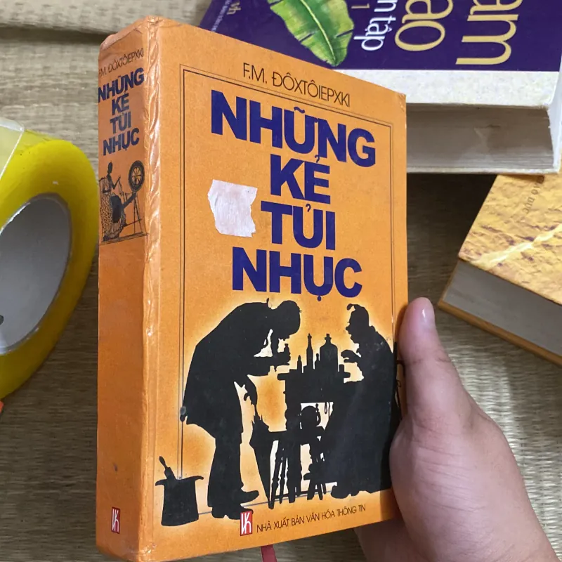 NHỮNG KẺ TỦI NHỤC  1022823