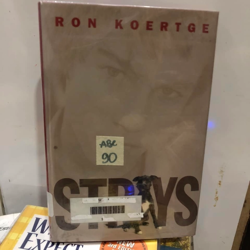 Strays - Ron Koertge (Hardcover) 198938