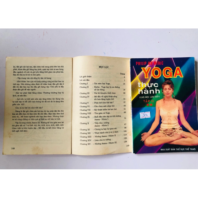 BỘ 2 TẬP YOGA THỰC HÀNH ( sách dịch) 325619