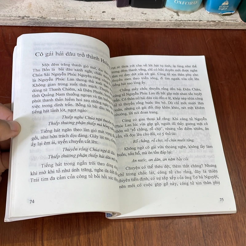 II Sách Lịch Sử: Giai Thoại Đất Quảng - Hoàng Hương Việt (Sưu Tầm) - 2004 543282