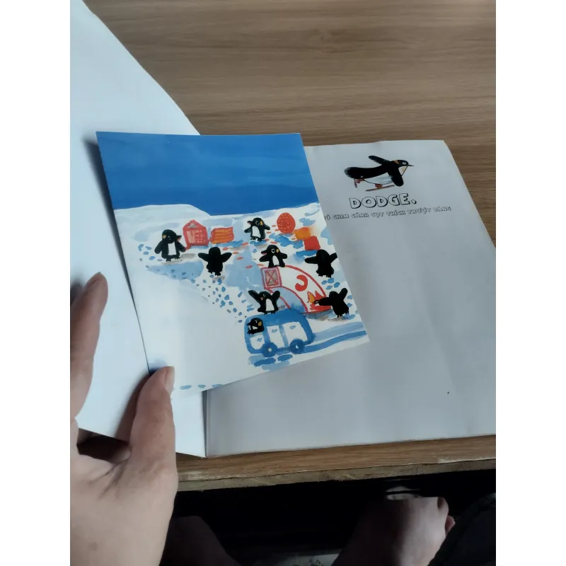 sách Ehon Nhật Bản có tên Dodge, Chú Chim Cánh Cụt Thích Trượt Băng  1031836