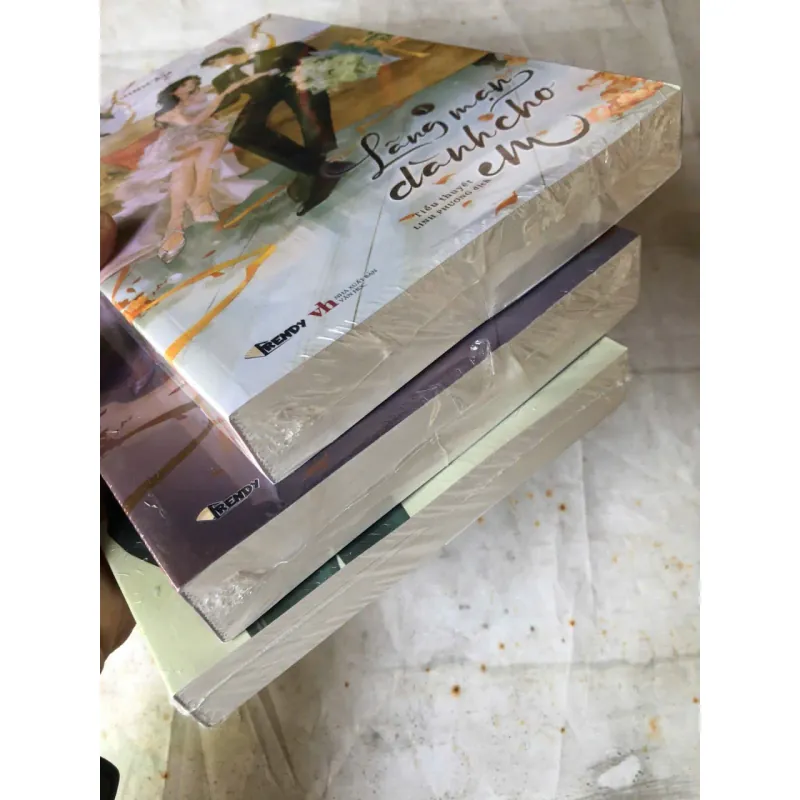 Trọn bộ 2 tập Lãng Mạn Dành Cho Em - Khinh Ảm (kèm tập ngoại truyện và phụ kiện như hình) 757841