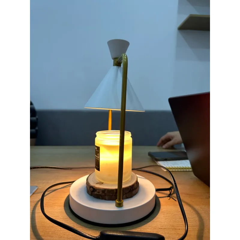 Đèn bàn trang trí để bàn hình chóp kết hợp đế gỗ dạng đứng nhỏ gọn 707505