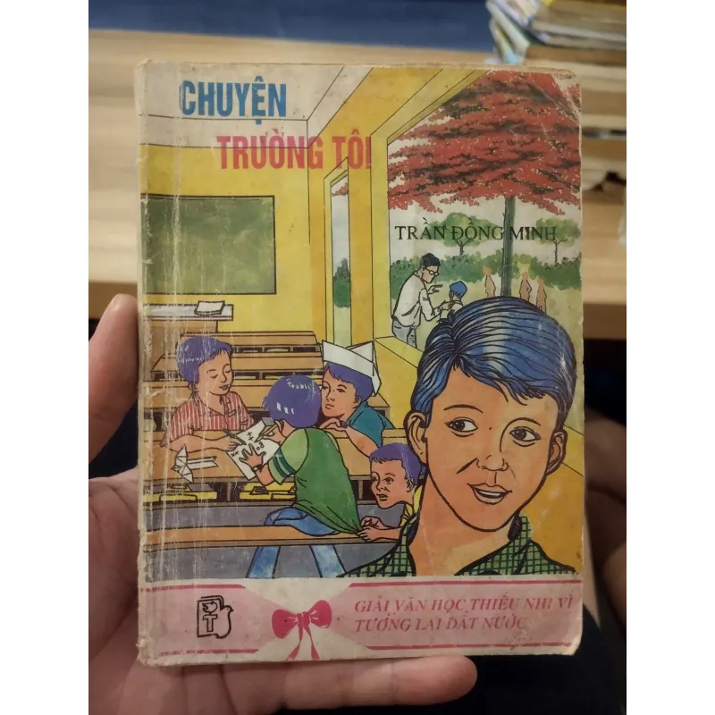cuốn sách cổ "Chuyện Trường Tôi" của tác giả Trần Đông Minh.  1025370