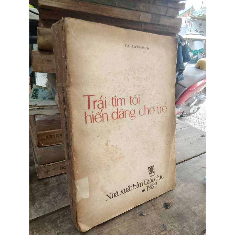 Trái tim tôi hiến dâng cho trẻ - V. A. Xukhômlinxki 1026944