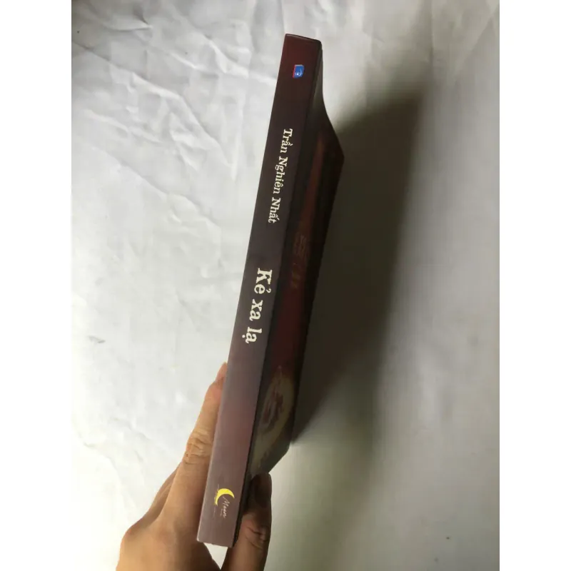 Sách đã qua sử dụng Kẻ Xa Lạ - Trần Nghiên Nhất 999012